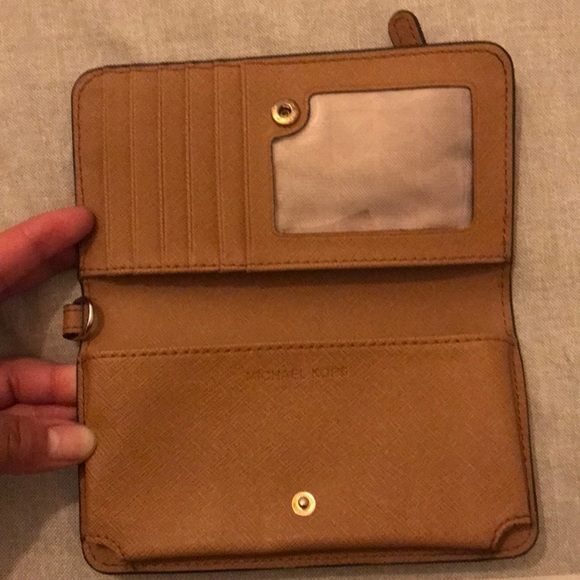 Michael Kors wristlet - Picture 2 of 3